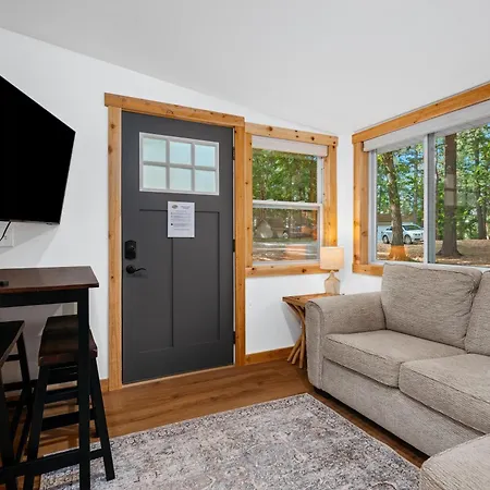 Oak Leaf Cottage On Arbutus Lake
